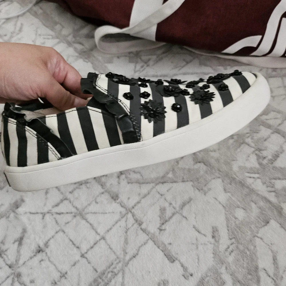 Kate‎ Spade New York Louise Sneakers Womens 6 Slip On Shoes Striped Black White